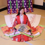 京都で十二単の雅な伝統体験